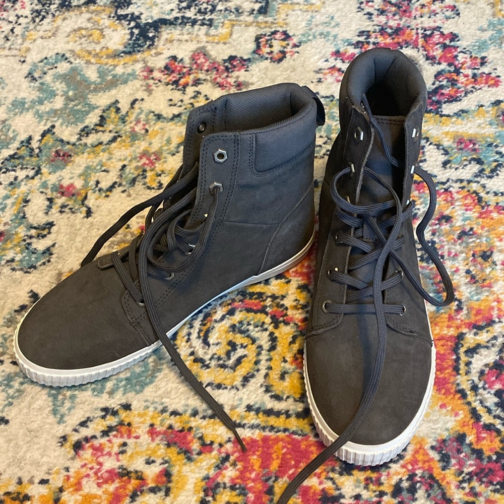 Ladies Timberland Dark Green Boots Size 10 Medium WORN ONCE!